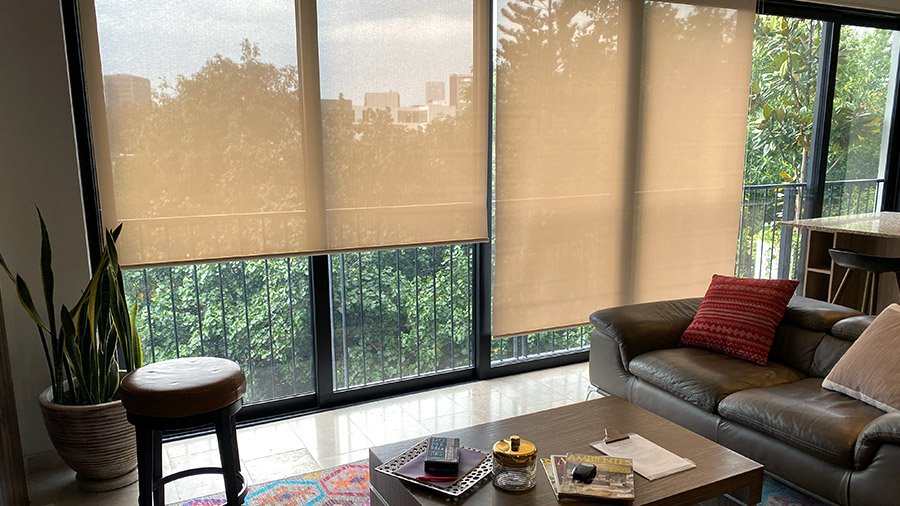 Ideas para decorar ventanas grandes con estores o persianas - Persianas La  Fábrica