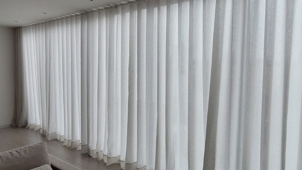 Cómo elegir las cortinas perfectas para tu espacio exterior